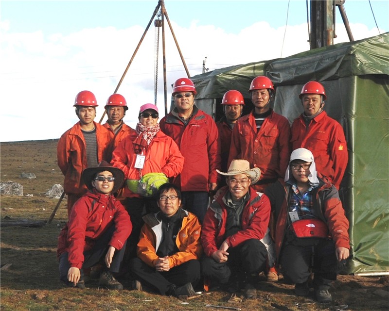 2015.9.27-赵院在海拔4600米的甲基卡四川三稀资源综合研究与重点评价和甲基卡海子北锂矿普查项目组检查工作-摄影唐屹。5.JPG