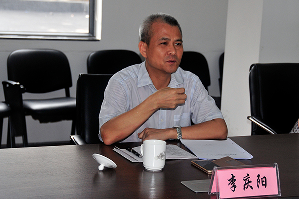 李庆阳到403队调研时强调发挥优势在选题立项上下功夫